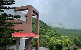 Swaradhya Hillside Villa 3Bhk -Ac - Wifi - Smarttv - Parking - Kitchenette - Near Lonavala